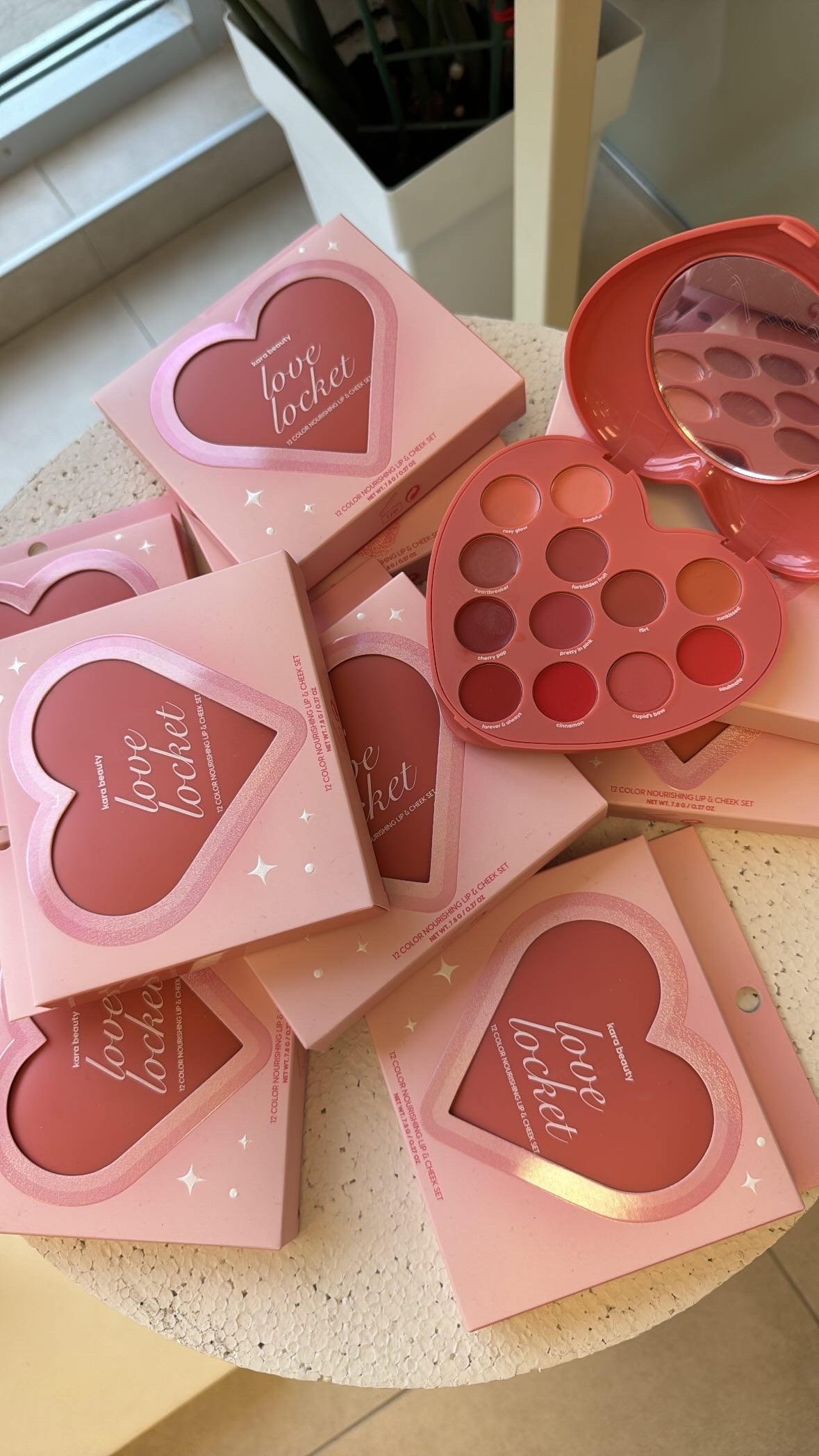 Karmini i rumenila u paleti