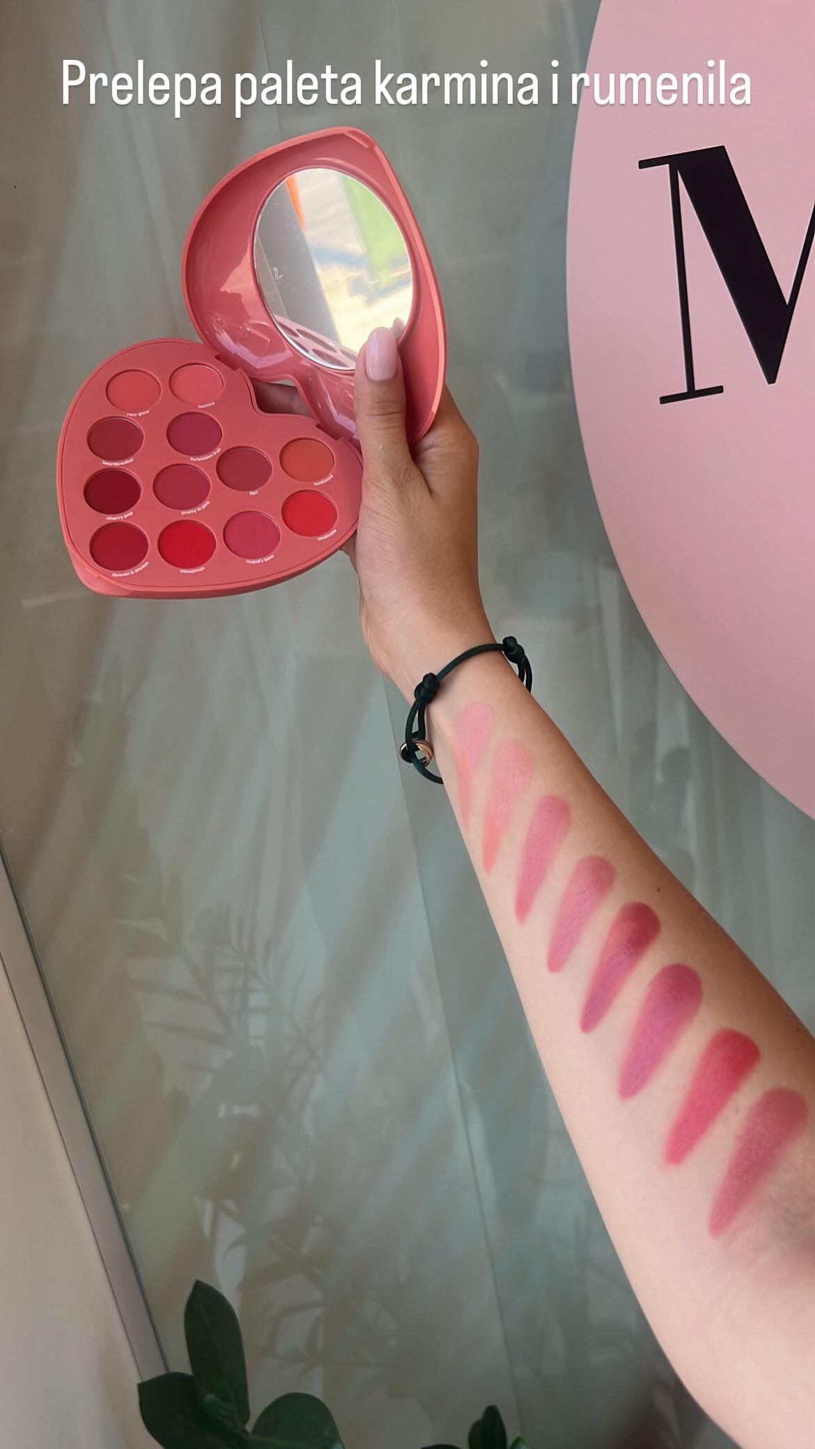 Karmini i rumenila u paleti