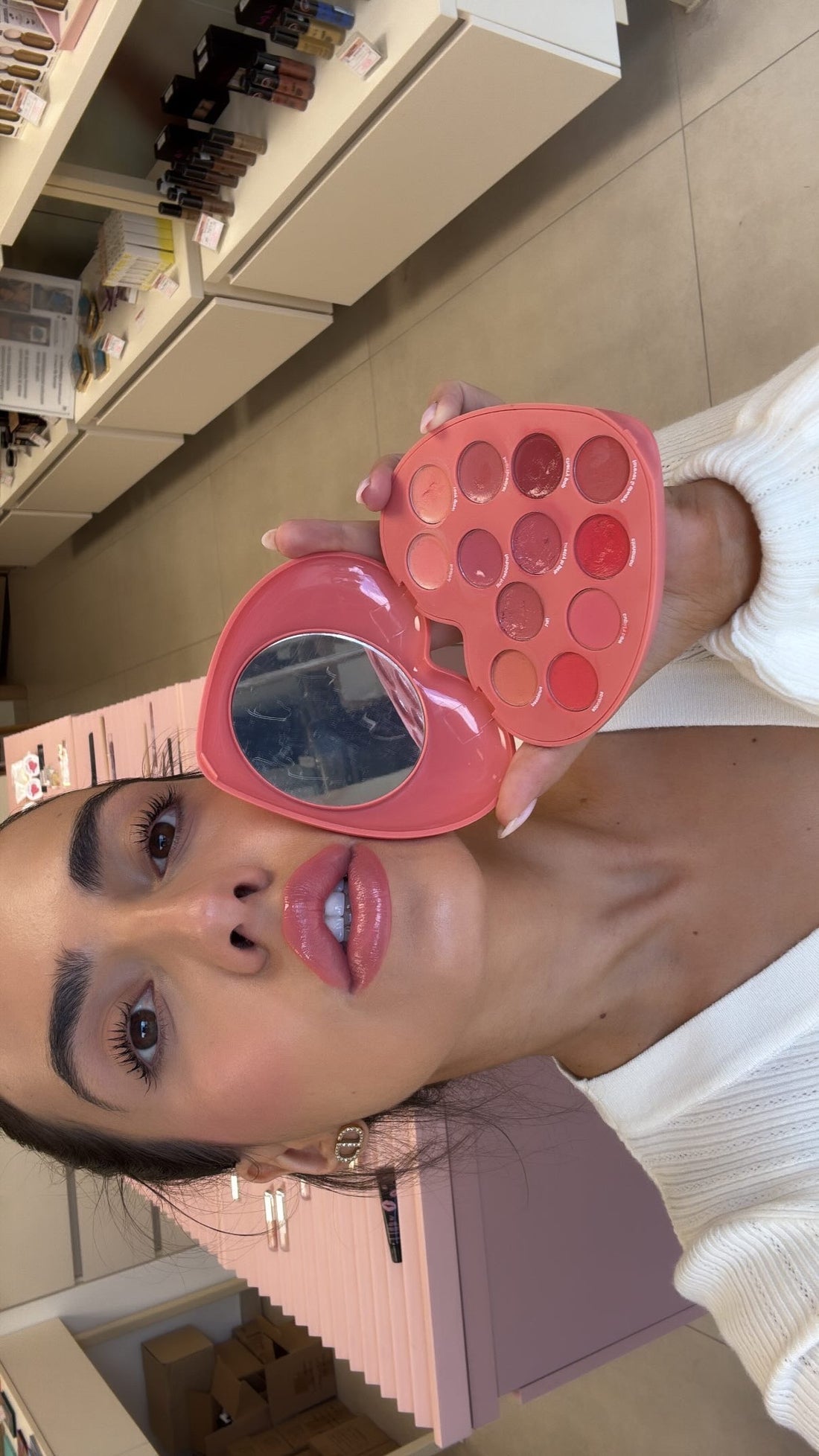 Karmini i rumenila u paleti