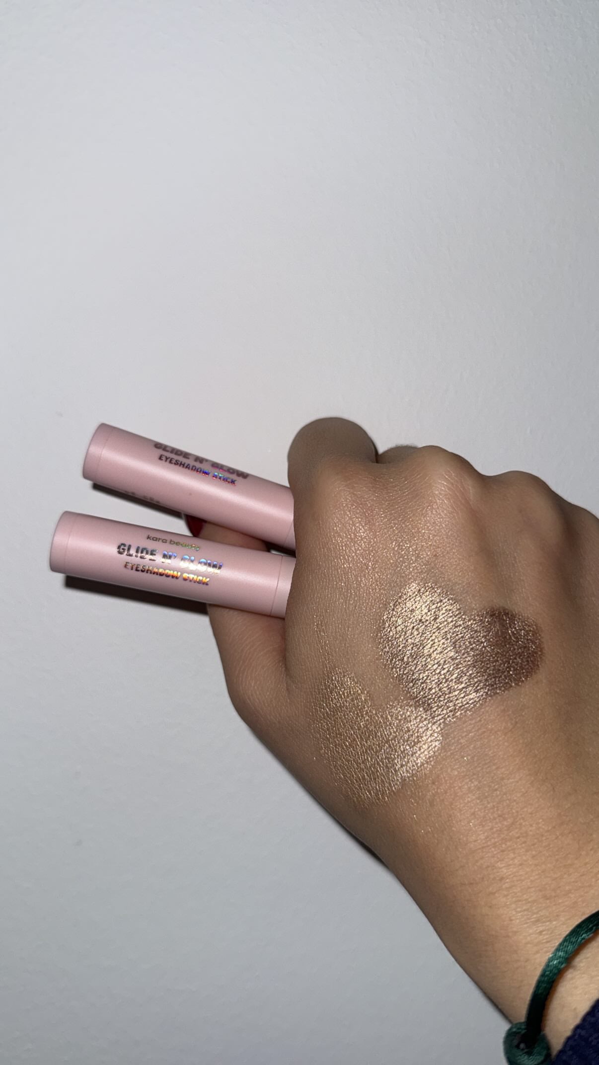 Sjajne senke u stiku Kara beauty